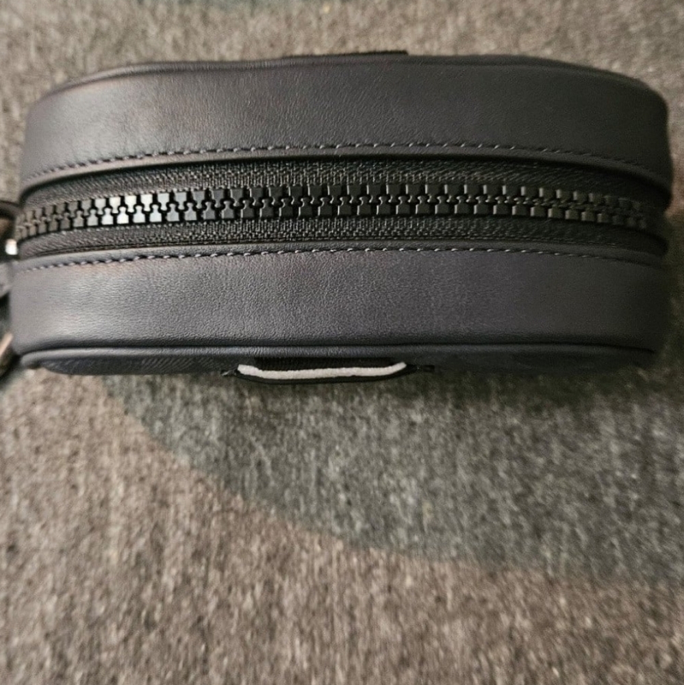 Coach - Picture 5 of 6